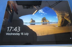 Ekran dotykowy Microsoft Surface Pro 4 1724 - używany, ale w świetnym stanie - Zdjęcie 1 z 3