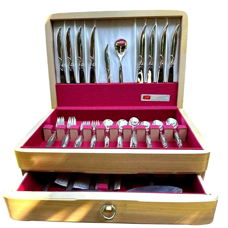 1847 MCM Rogers Bros 'Flair' 67-PC Plateado 7-PC Servicio de Ajuste de Lugar para 8  Foto 1 de 4