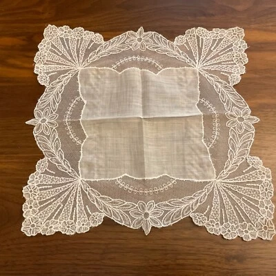Pañuelo de boda antiguo victoriano hecho a mano con pandereta de encaje Foto 1 de 4