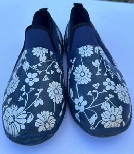 Western Chief Womens Slip onClogs Dk Blue White Flowers Removeable Insole