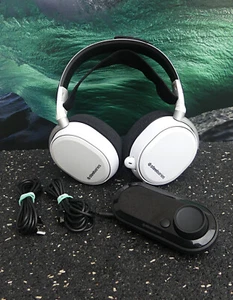 SteelSeries Arctis Pro Gaming Headset - lediglich RGB defekt - Bild 1 von 8