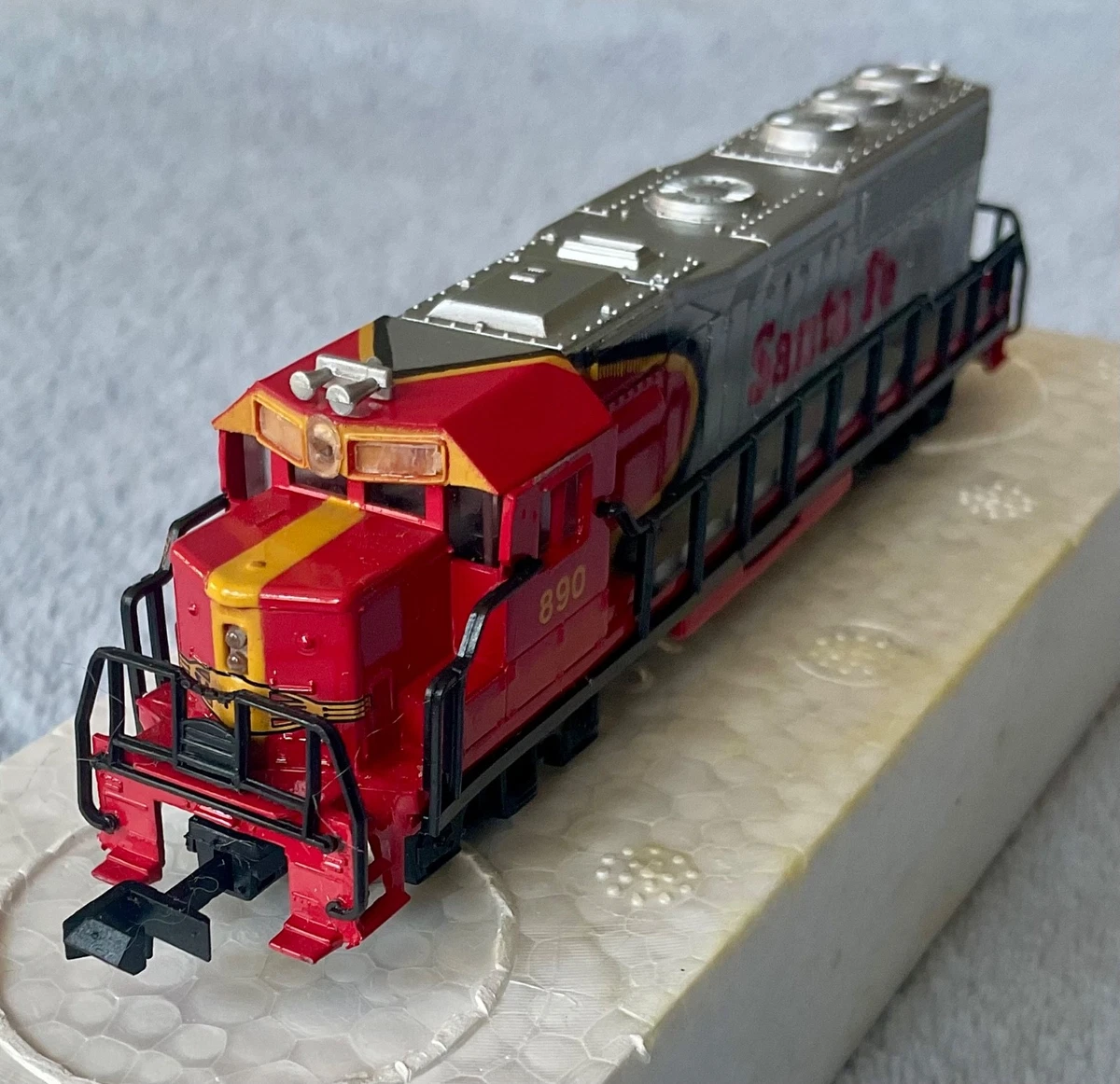 美品　Bachamann N Scale GP 50-SANTA FE 8759 美品 Bachamann N Scale GP 50-SANTA FE 8759 BACHMANN # 61252