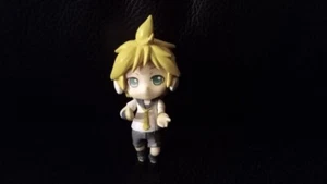 Cute Vocaloid Kagamine Len Mini Figure Keychain - Picture 1 of 4