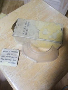NOS 1955-1959 FORD TRUCK LICENSE ILLUMINATOR LENS # 822 - Foto 1 di 5