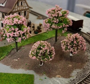 10 rosa blühende Kirschbäume, 40 und 60 mm hoch - Bild 1 von 12