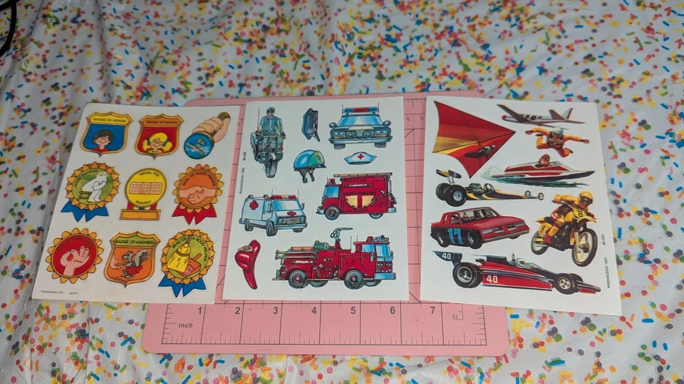 Lote De 3 Hojas Pegatinas Dennison De Colección Vehículos De Emergencia Coches De Carreras Recompensas Foto 1 de 4