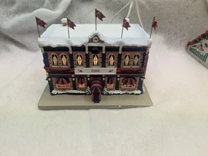 Hawthorne Village 2008 New England Patriots Christmas Village Hotel - Imagen 1 de 6