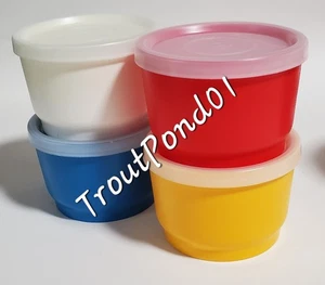Juego de 4 tazas de bocadillos TUPPERWARE 4 OZ de colección rojo primario amarillo azul blanco nuevo - Imagen 1 de 7