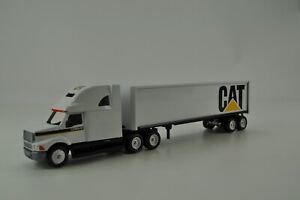Caterpillar Tractor & Box Trailer - White by Winross 011