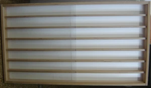 Vitrine aus Holz 90 x 50 x 6cm hell für Modellautos "Gebraucht"(915) - Bild 1 von 2