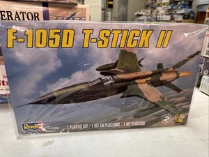 1/48 SUPERB REVELL #5866 HIGH DETAIL RARE OOP USAF F-105D T-STICK II IN VIETNAM - Picture 1 of 2