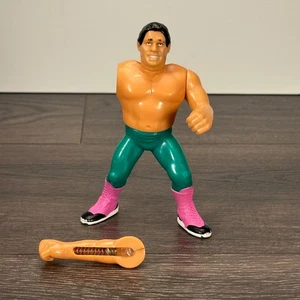 Figura de Lucha Hasbro WWF El Matador Tito Santana Serie 6 1993 WWE *ROTA* - Imagen 1 de 18