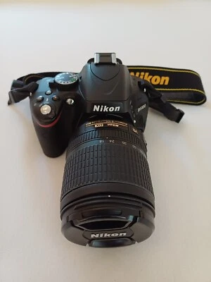 Nikon D5100 SLR-Digitalkamera - Schwarz mit Nikon DX 18-105mm Objektiv - Bild 1 von 4