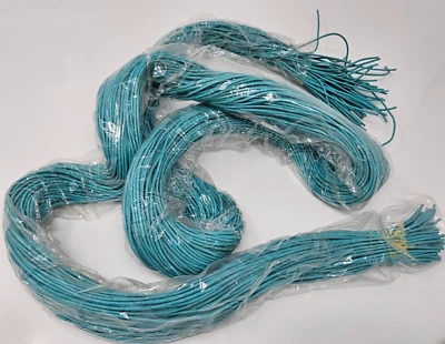 Лот из 100 винтажных бирюзовых ювелирных изделий из натуральной кожи ожерелье шнуры 2 мм x 2 ярда - Изображение 1 из 2