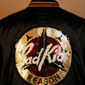Chaqueta de rendimiento acolchada Reason para hombre Bad Kids 4XL Mercedes lentejuelas insignias - Imagen 1 de 6