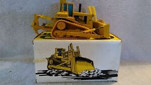 1979 Conrad Gescha 1:50 scale Kettendozer Cat D 10 Caterpillar rubber tracks