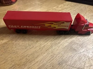 Maisto HO 1:87 Highway Haul Road Burner Fast Freight Semi Tractor Trailer - Picture 1 of 9