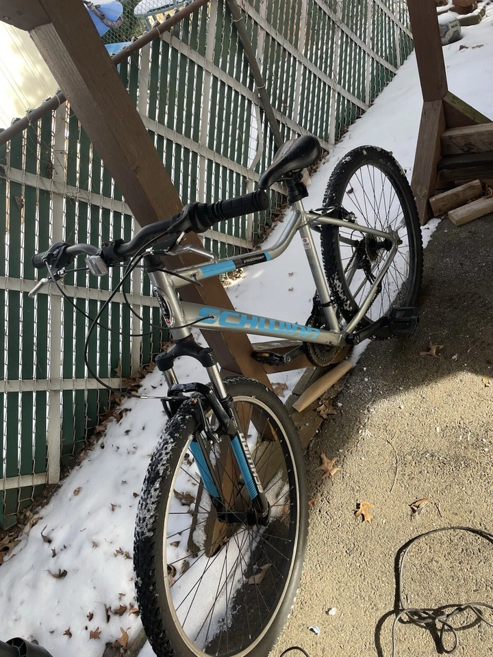 Schwinn 山地自行车 - 500 美元 — 第 1/2 张图片