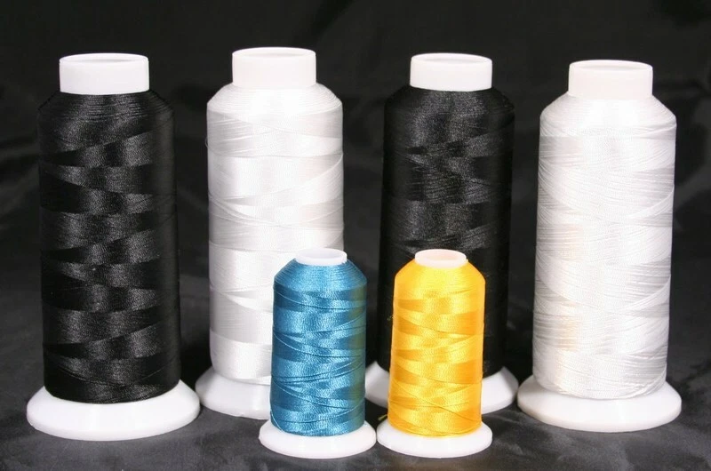 4 X-LG Machine Embroidery Bobbin Threads Black & White - Image 1 of 1