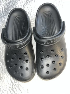 Crocs Unisex Kinder Junge/Mädchen schwarze Clogs Größe J6 sehr guter gebrauchter Zustand - Bild 1 von 12