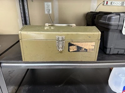 Vintage Handicraft Vermont American #16 Steel Tool Box w/ Tray & Hip Roof NICE! - Image 1 of 4