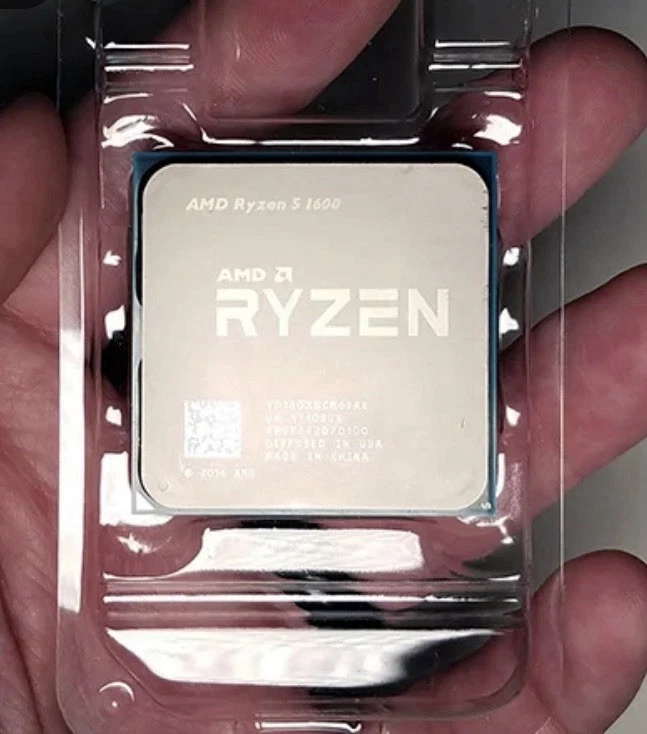 AMD Ryzen5 1600 3.2 GHz Socket AM4 Processore (6 Core, 3,2 GHz, 3.6 GHZ OC) - Immagine 1 di 1