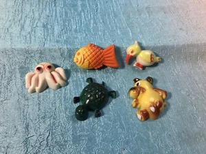 Plastic Animal Fridge Magnets Dog Turtle Octopus Chicken Parrot Fish Vtg Set 5 - Picture 1 of 3