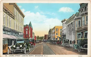 POSTAL BRIDGETON NJ AUTOS ON LAUREL ST LOOK NORTH AÑOS 20 080124 T - Imagen 1 de 2