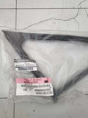NISSAN DATSUN 1200 B110 UTE Genuino Weatherstrip 1/4 Ventilador Goma LH OEM Foto 1 de 3