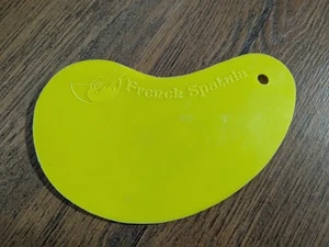 Spatola per pasta francese plastica RARA gialla vintage da forno raschiatore ciotola taglio - Foto 1 di 6