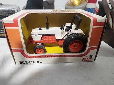 Ertl Die Cast 1/32 Case 1690 Tractor  Toy NIB - Image 1 of 4
