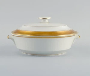 Royal Copenhagen. Pose de porcelana blanca con tapa con borde dorado. Fechado... - Imagen 1 de 7