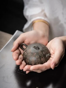 Handgefertigter Yixing lila Tontopf Bionikentopf kleine Kapazität einzelne Teekanne Roherz - Bild 1 von 4