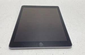 Apple iPad (6th Gen) Model-A1893 32GB - Gray - Version 17.5.1 - Zdjęcie 1 z 6