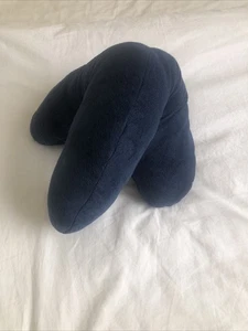 J-pillow travel pillow with button clip in dark blue - 3-way comfort - Picture 1 of 3