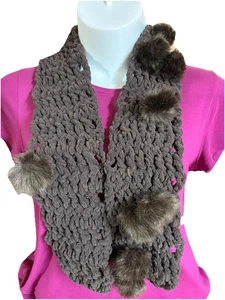 MARRÓN CHOCOLATE terciopelo felpa suave pom pom bufanda calentador de cuello ganchillo hecho a mano EE. UU. - Imagen 1 de 5
