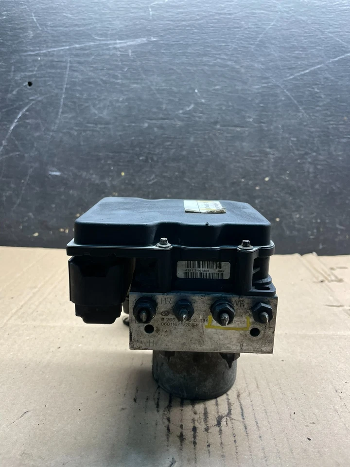 Bomba de freno antibloqueo BMW 525i 2004 a 2007 ABS 6774000-01 OEM V1978 DG Foto 1 de 4