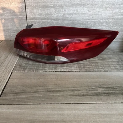 🥇 Conjunto de luz trasera señal de giro para pasajero derecho Hyundai Elantra 2017 2018 Foto 1 de 4