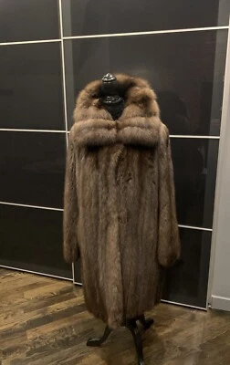 Stunning $80K J. Mendel Sable Fur Coat MINT US 10-12 - Image 1 of 4