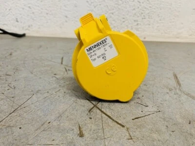 Mennekes Connector Plug 521RG 330404 32A-4h/100-130V~ IP44 5930-12-187-7813 - Image 1 of 4