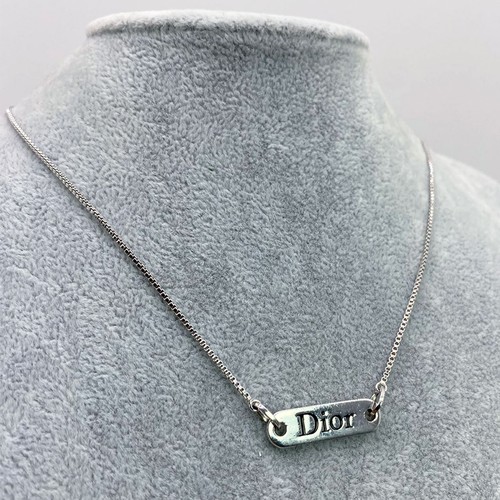 Collana con placca logo Christian Dior tono argento ciondolo ovale regolabile 8109