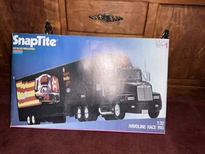 1992 Monogram Monogram SnapTite Havoline Race Rig 1:32th Model Kits #1091 - Picture 1 of 5