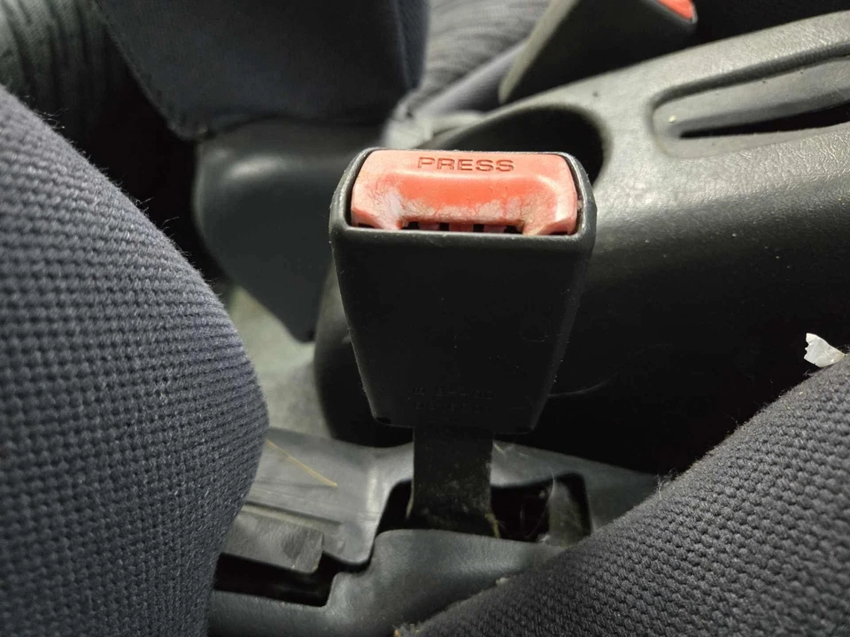 Toyota RAV-4 1998-2000 hebilla de cinturón de seguridad del conductor gris OEM 7323042050B1 Foto 1 de 1