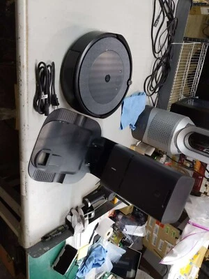 iRobot Roomba i3+ EVO (3550) Self-Emptying Robot Vacuum - GOOD - Image 1 of 3