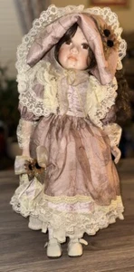 18 Zoll hochwertige Porzellanpuppe im Imperial Design Sammlerstück, defekt - Bild 1 von 13