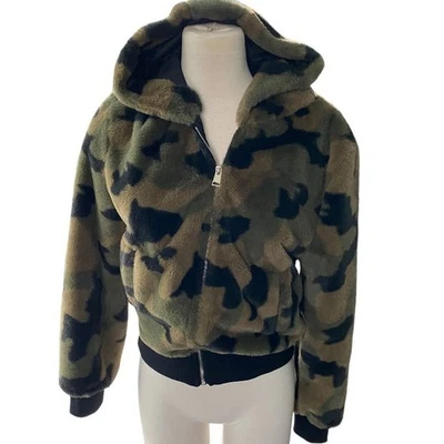 Новый без ценников убежище укороченный уютный искусственный мех, камуфляжный принт, толстовка с капюшоном размер маленький - Изображение 1 из 4