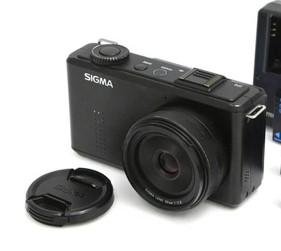 【EXC+】SIGMA DP2 Merrill Kompakte Digitalkamera APS-C CA01-B917-2Q2A - Bild 1 von 4