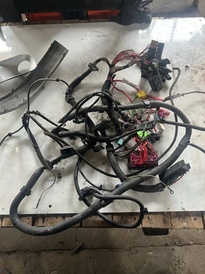 VW T5 2009 2.5 Tdi Engine Bay Wiring Loom And Relays - Image 1 of 4