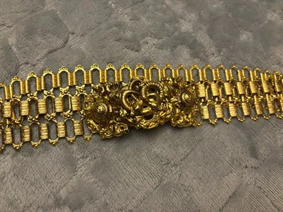 Precioso cinturón de dama de cadena de serpiente articulada de metal tono dorado de diseñador de colección sin precio base Foto 1 de 4