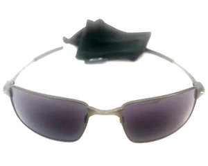 RARE OAKLEY SQUARE WIRE T SUNGLASSES Dark Frames w/ Gunmetal Icons & Grey Lenses - Picture 1 of 6